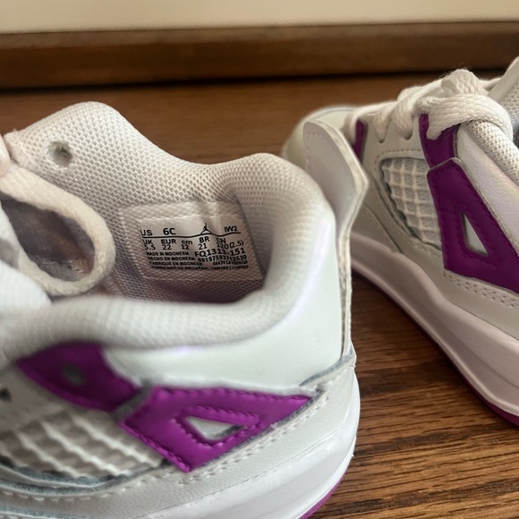 Nike Jordan 4 Kids Sneaker Hyper Violet in Excellent Condition with Box - Picture 11 of 12